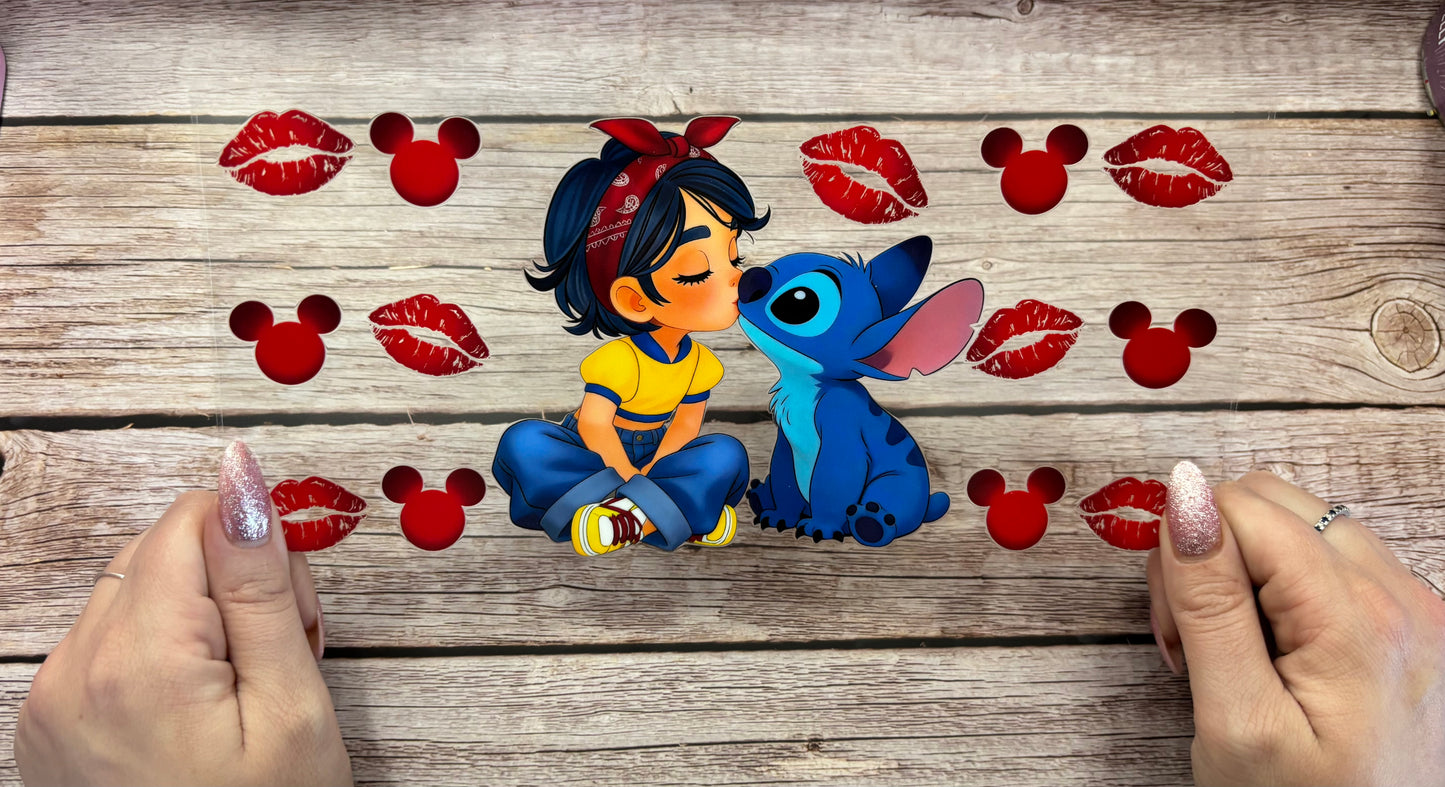 Kissing alien
