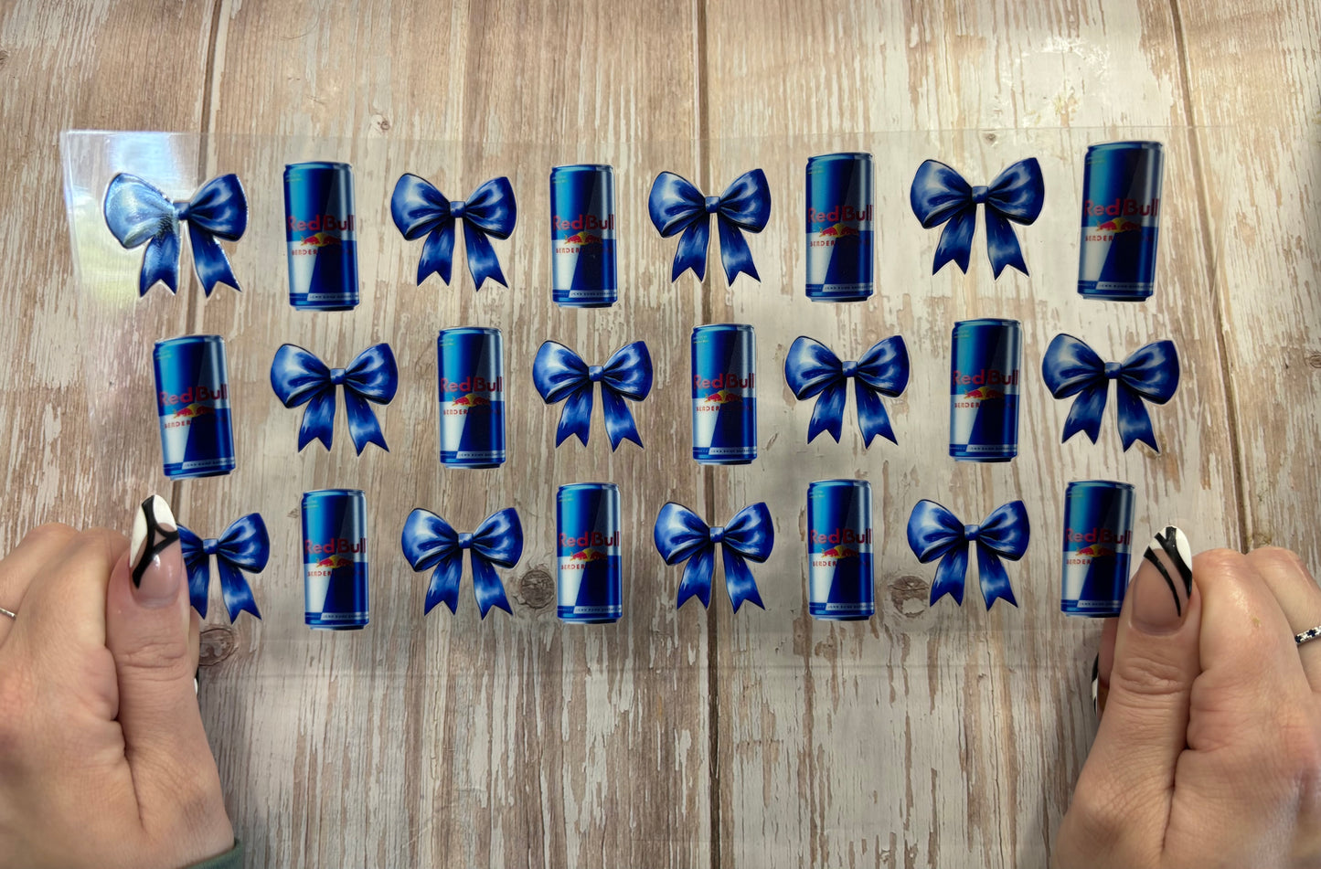 Blue bows and drinks